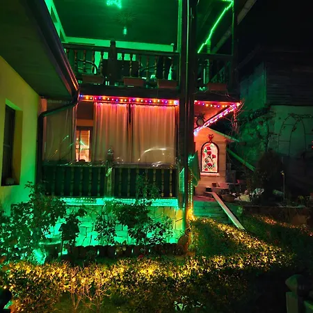 ゲストハウス емили фемили хаус *