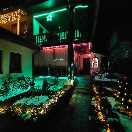 емили фемили хаус