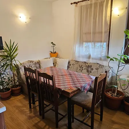 Casa de hóspedes емили фемили хаус *