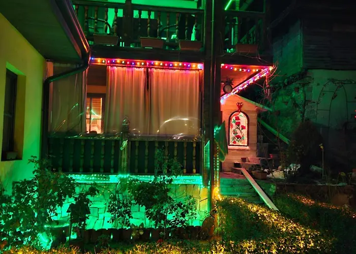 Konukevi емили фемили хаус *