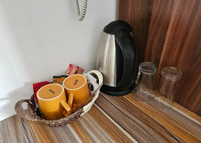 емили фемили хаус