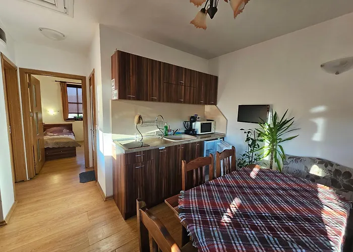 емили фемили хаус Konukevi *